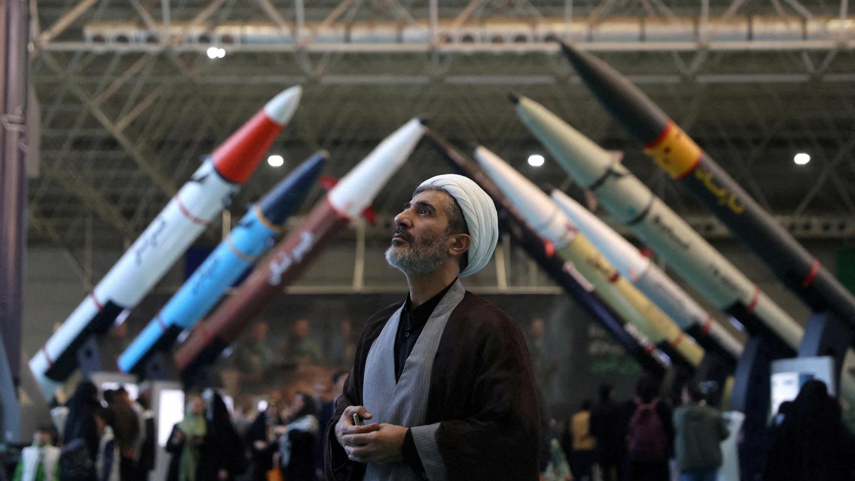 Irán se parte en dos: los políticos se abren a terminar la guerra pero la Guardia Revolucionaria pide atacar empresas de EEUU