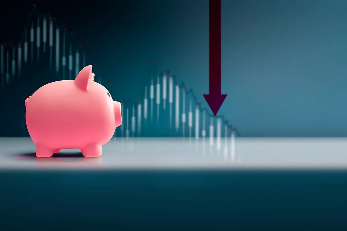 La tasa de ahorro de los hogares baja al 12% en 2025 tras disparar su gasto en consumo un 6,2%