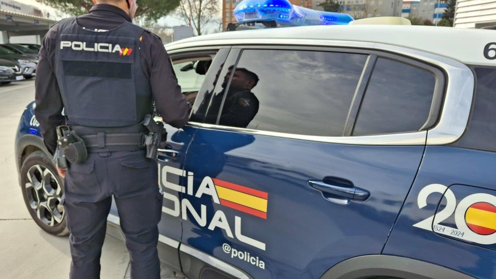 Detienen a una mujer por estafar y robar joyas a un anciano en Zaragoza: intentó huir a la carrera de la Policía