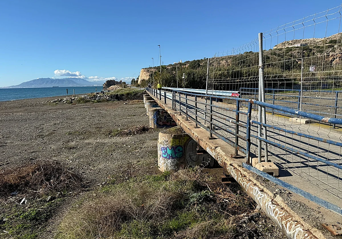 Tres empresas optan al arreglo del puente del arroyo Totalán que une Rincón de la Victoria y Málaga