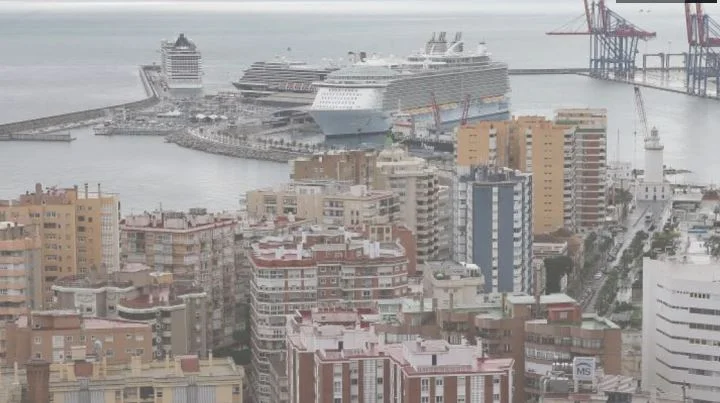 Detenido por rajar con un cuchillo las ruedas de siete vehículos junto a la terminal de cruceros de Málaga