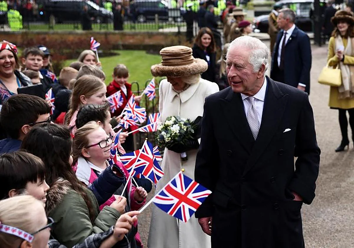 Carlos III se cita con Trump para mantener a flote una «relación especial» que ya no resiste el peso de la política