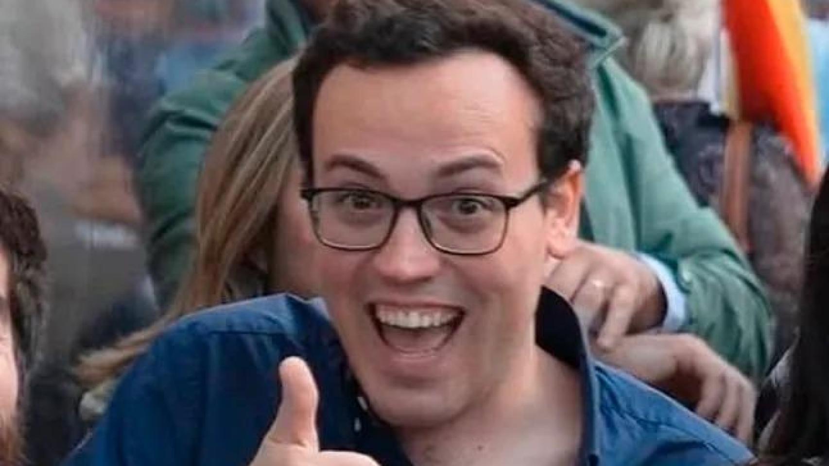 El juez cita como investigado al exjefe de redes de Vox el 9 de abril tras ser denunciado por agresión sexual a un menor