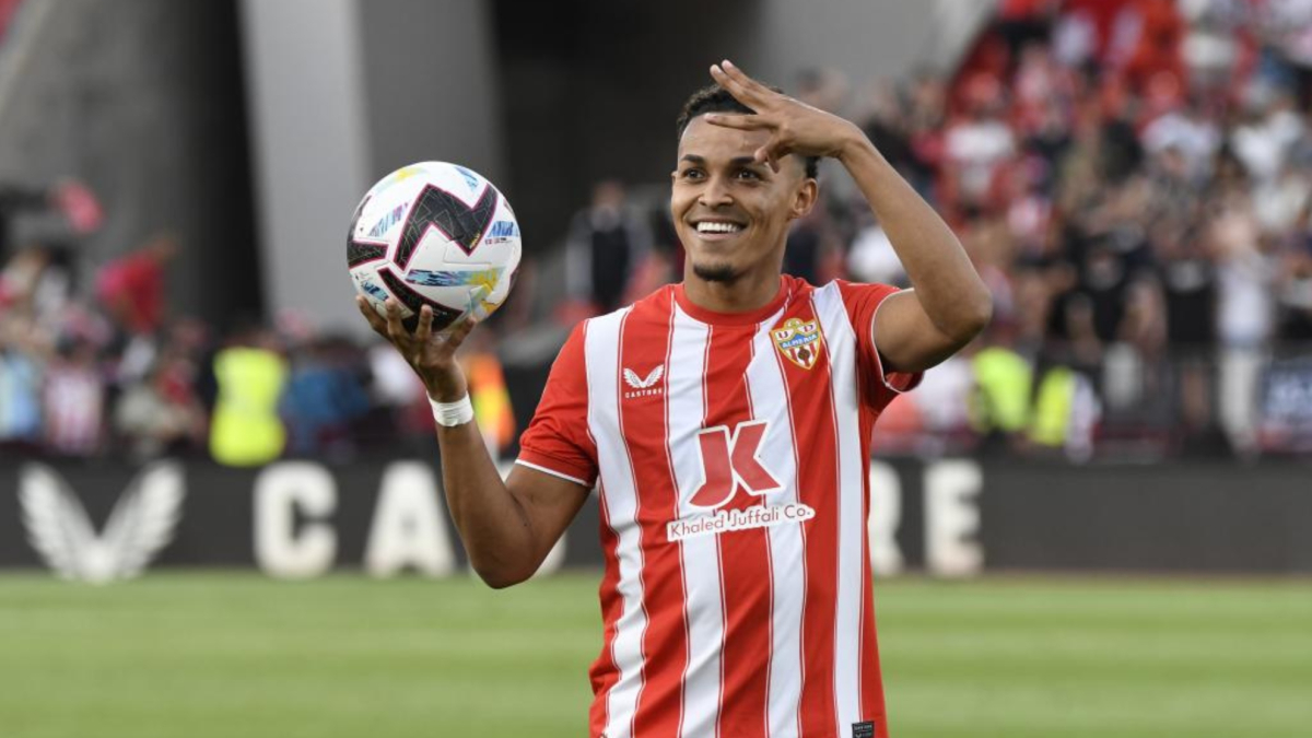 El Flamengo acusa al Almería de adeudar 1,8 millones tras casi 600 días de impago