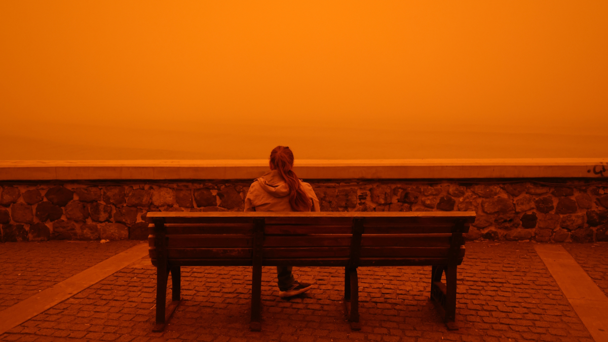 El polvo africano tiñe Creta de rojo: sorprendentes imágenes