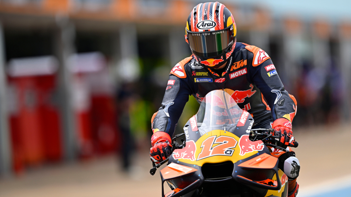 Retiran el tornillo torcido del hombro de Maverick Viñales