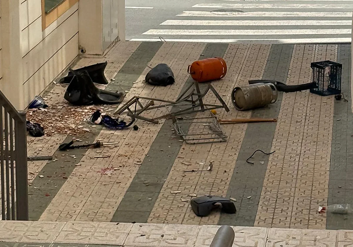 Dos detenidos en Nerja tras lanzar bombonas desde un tercer piso contra la Policía Local