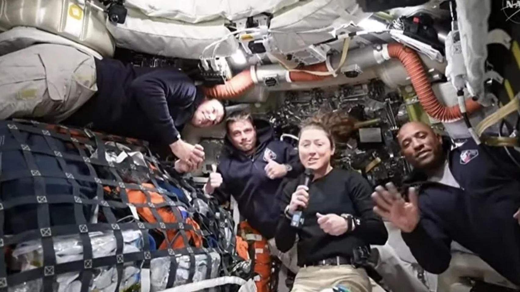 Orion abandona con éxito la órbita terrestre: los astronautas de Artemis II emprenden su camino hacia la Luna