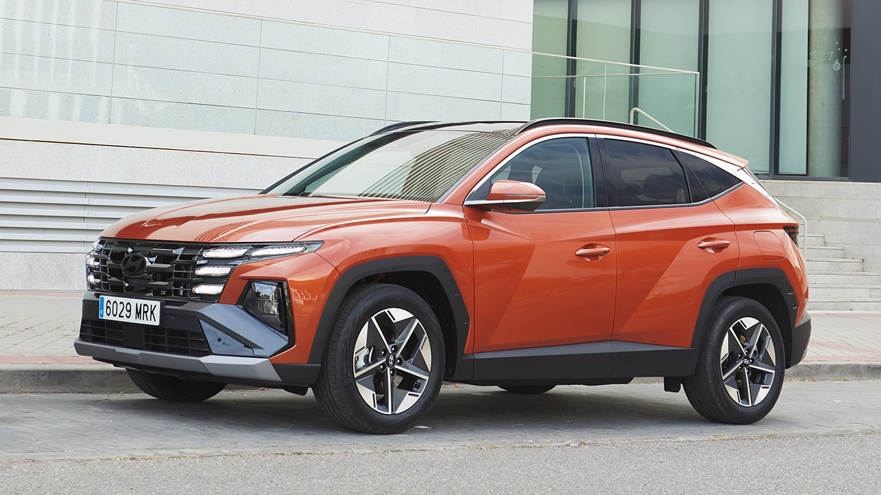 Todos mirando SUV chinos y llega Hyundai con 6.000 € de rebaja para el TUCSON híbrido, la fiabilidad decanta la balanza