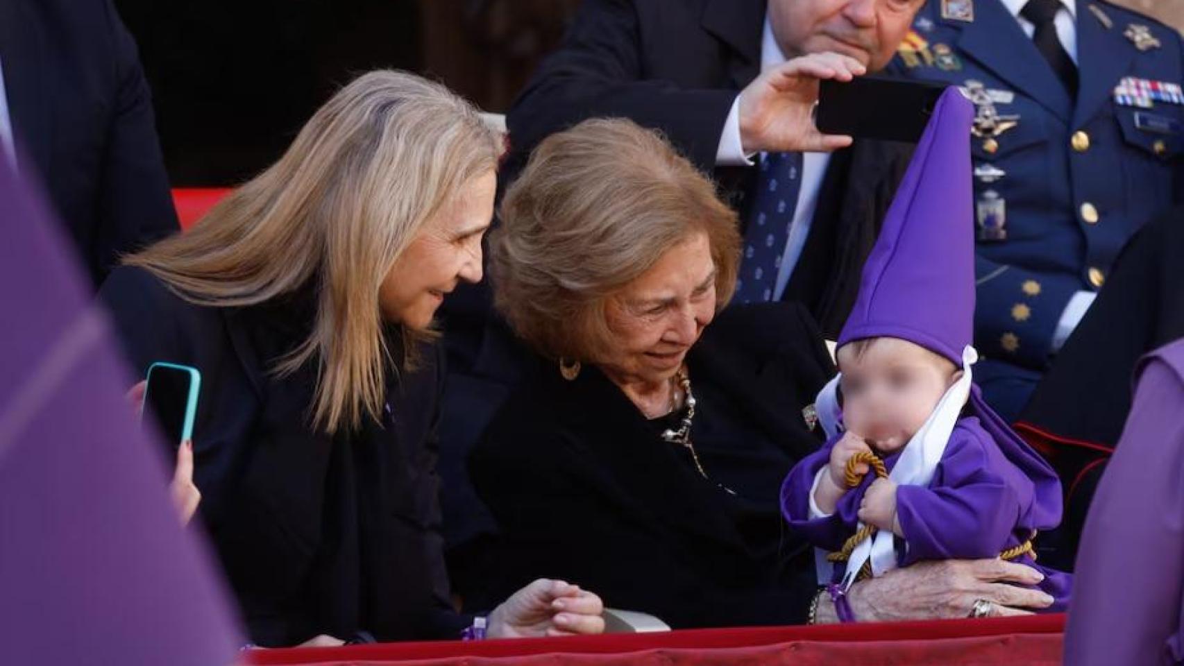 La reina Sofía vitoreada en Murcia en su Semana Santa más difícil tras la muerte de su hermana Irene de Grecia