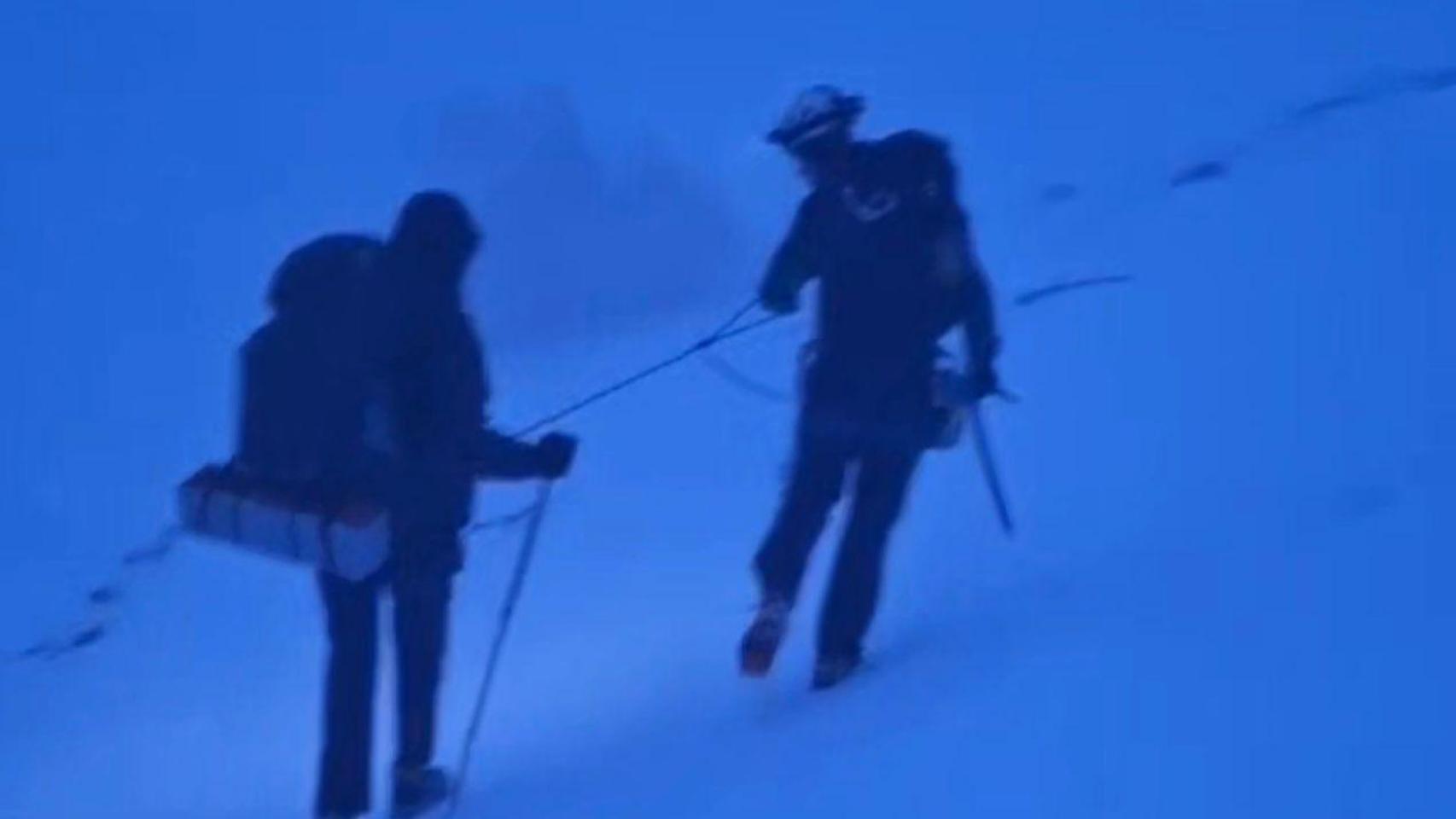 La Guardia Civil salva a dos senderistas atrapados en el Moncayo en plena ventisca y a cinco grados bajo cero