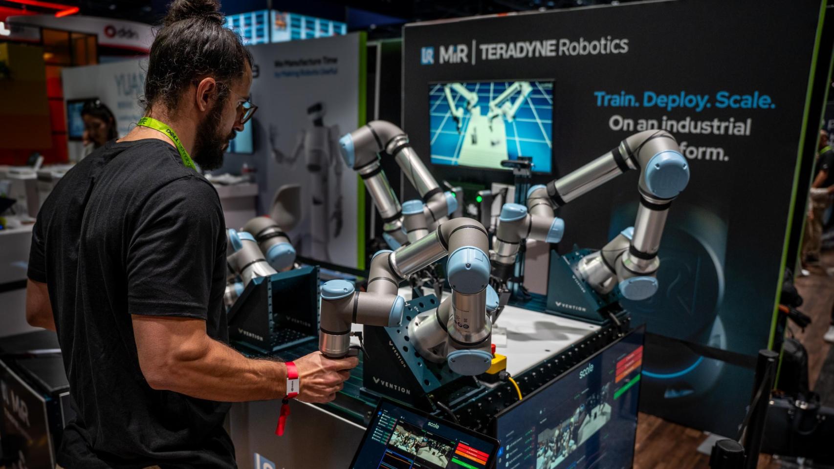 Robots que "perciben, razonan y aprenden" como si fuese un ser humano: así se entrenan para ver y sentir mientras trabajan