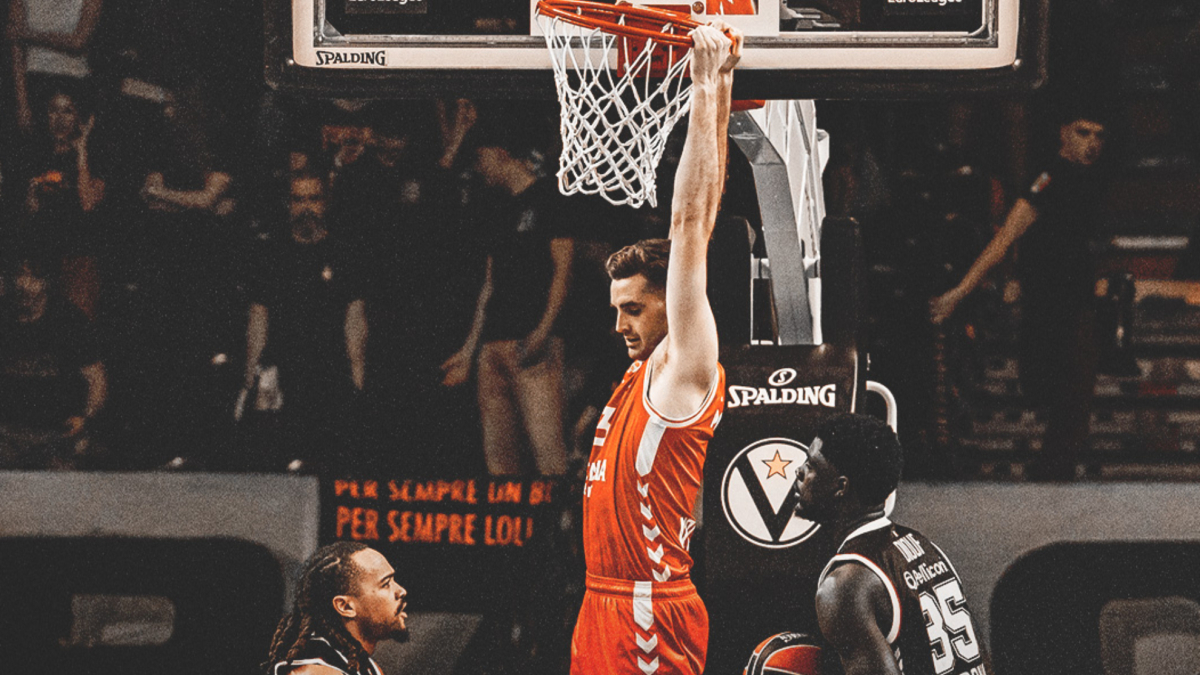 El Valencia se apoya en Reuvers para sacar un triunfo capital en Bolonia