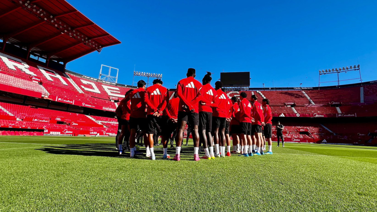 Azpilicueta y Agoumé, ausencias en el último entrenamiento antes de viajar a Oviedo
