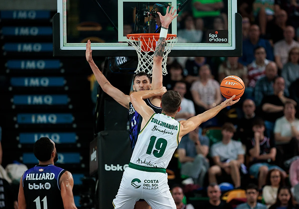 El Unicaja naufraga en Bilbao y ya ve amenazado jugar los 'play-off' (90-74)