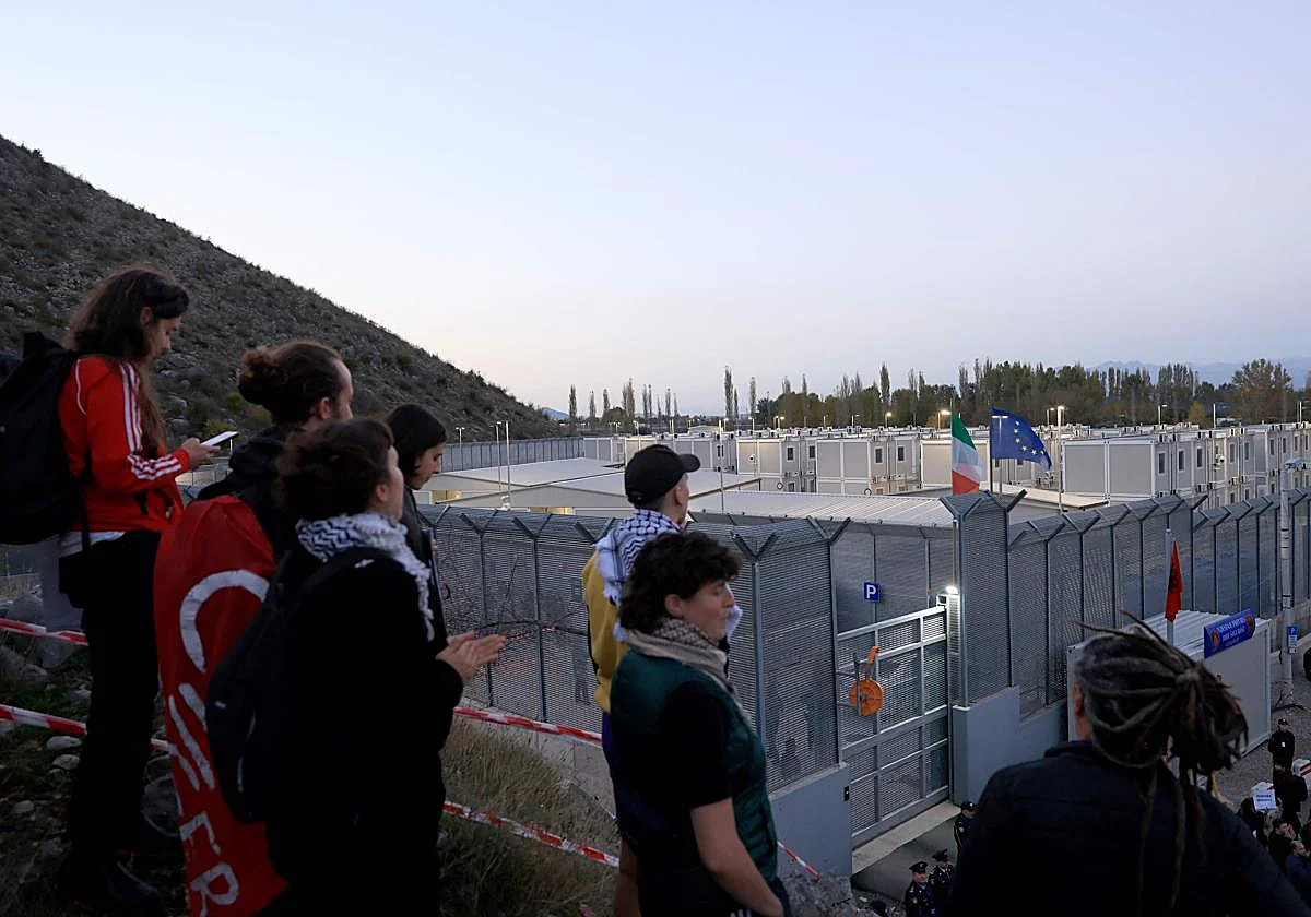 Europa prepara su desembarco en África para deportar a inmigrantes