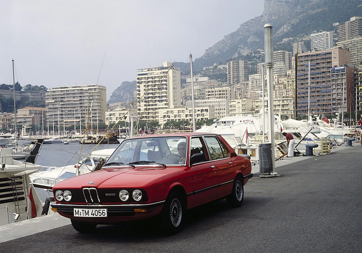 Mientras los atletas corrían en el estadio, así nació la Serie 5 de BMW