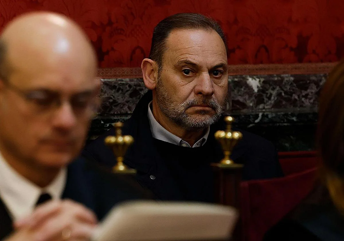 El primer banquillo de Ábalos abre el calvario judicial del Gobierno