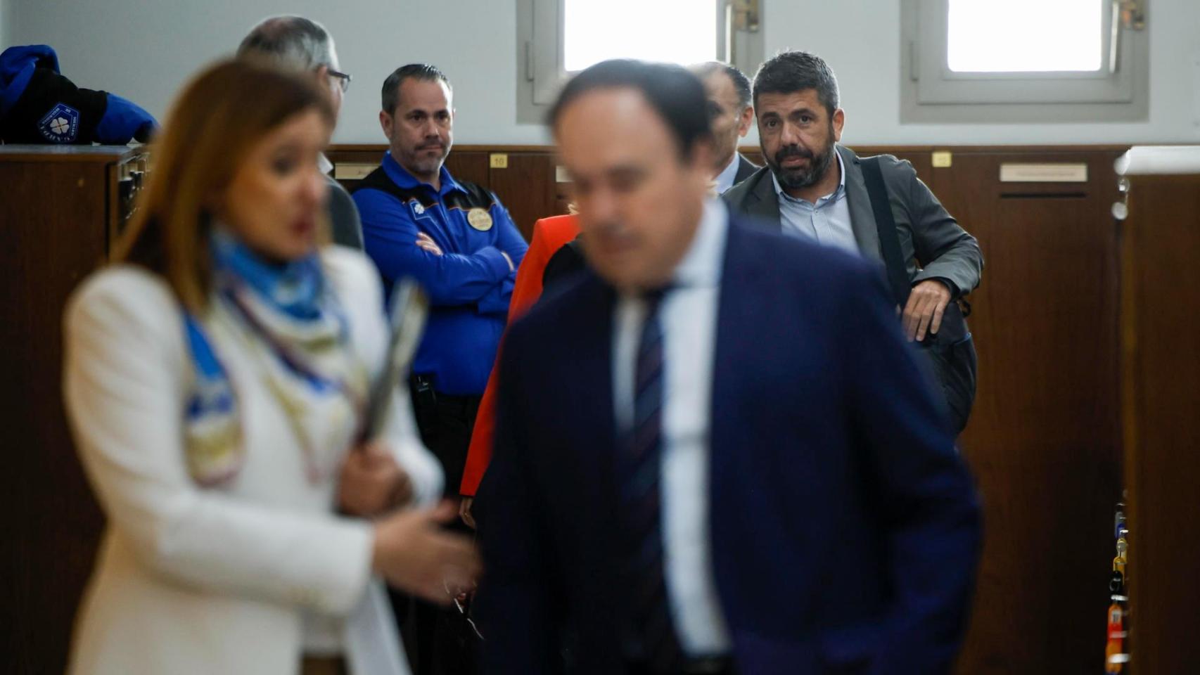 La 'cara B' para Llorca de la 'exoneración' judicial de Mazón: otro expresidente incómodo con el que lidiar en campaña