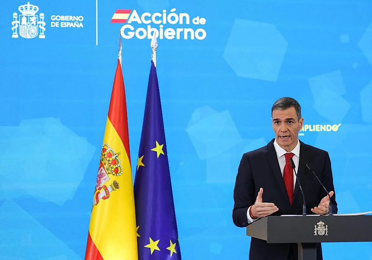 Sánchez comparece en medio de los escándalos de corrupción e insiste en seguir gobernando y buscar acuerdos «hasta debajo de las piedras»
