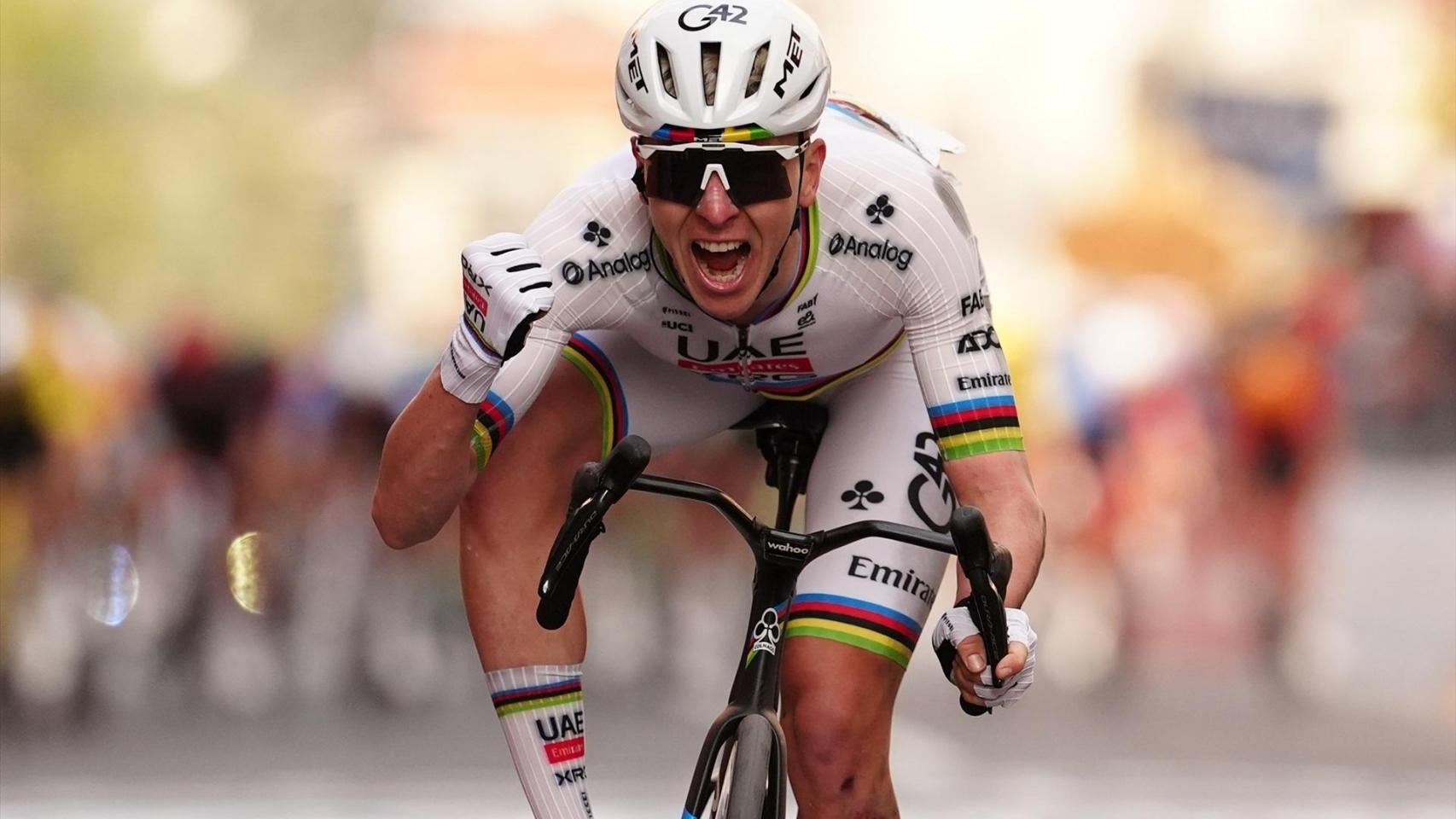 Tadej Pogacar vence a Van der Poel en el Tour de Flandes y aviva la llama de los cinco Monumentos el mismo año