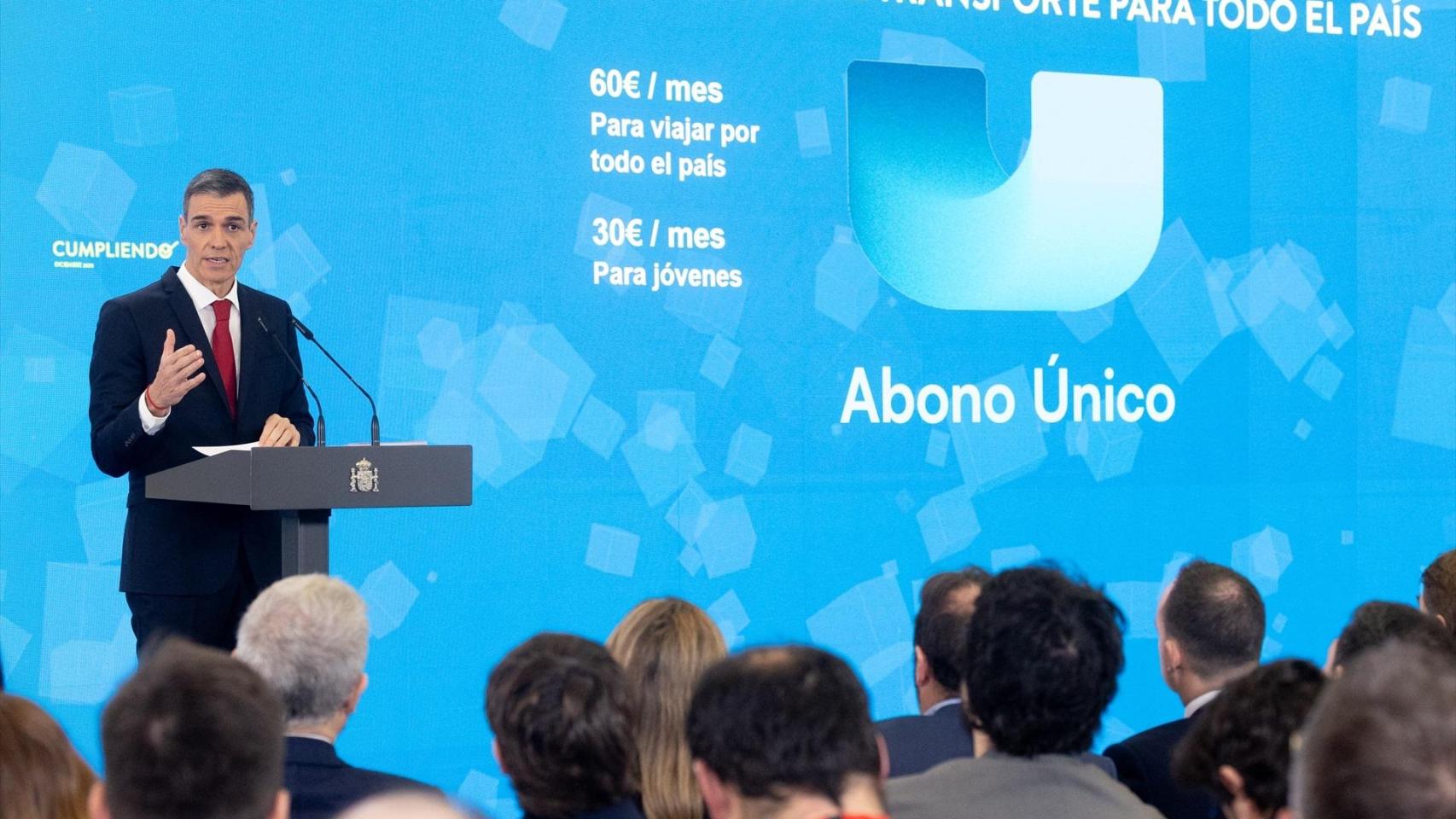 Sánchez anuncia un "abono único de transportes en todo el país" sin haberlo pactado con las comunidades autónomas