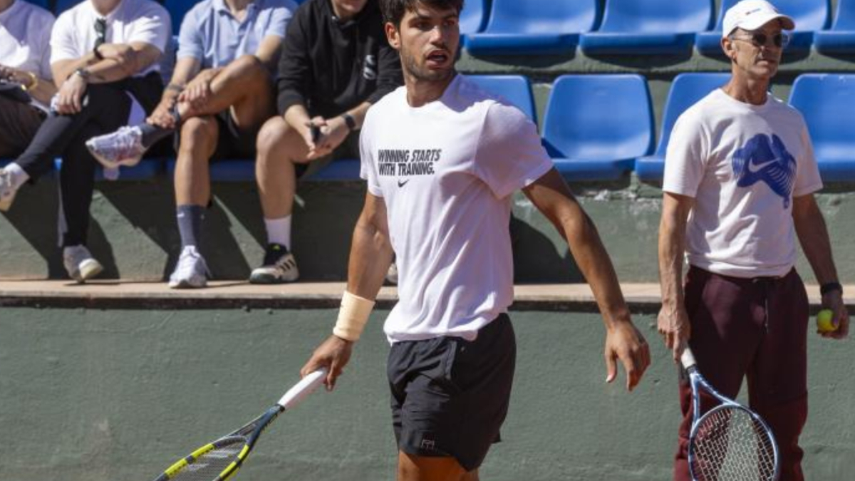 Alcaraz, a punto para toda la gira de tierra: "Es hora de ensuciarse los calcetines"