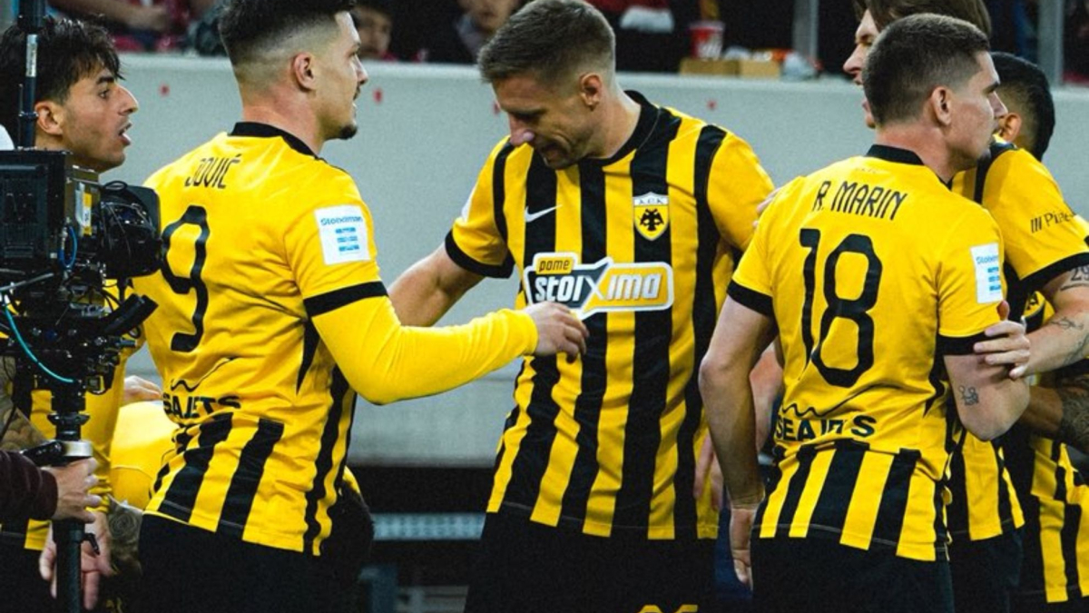 'Mendi' no aprovecha el favor de Benítez y permite que el AEK de Jovic abra brecha antes de venir a Vallecas