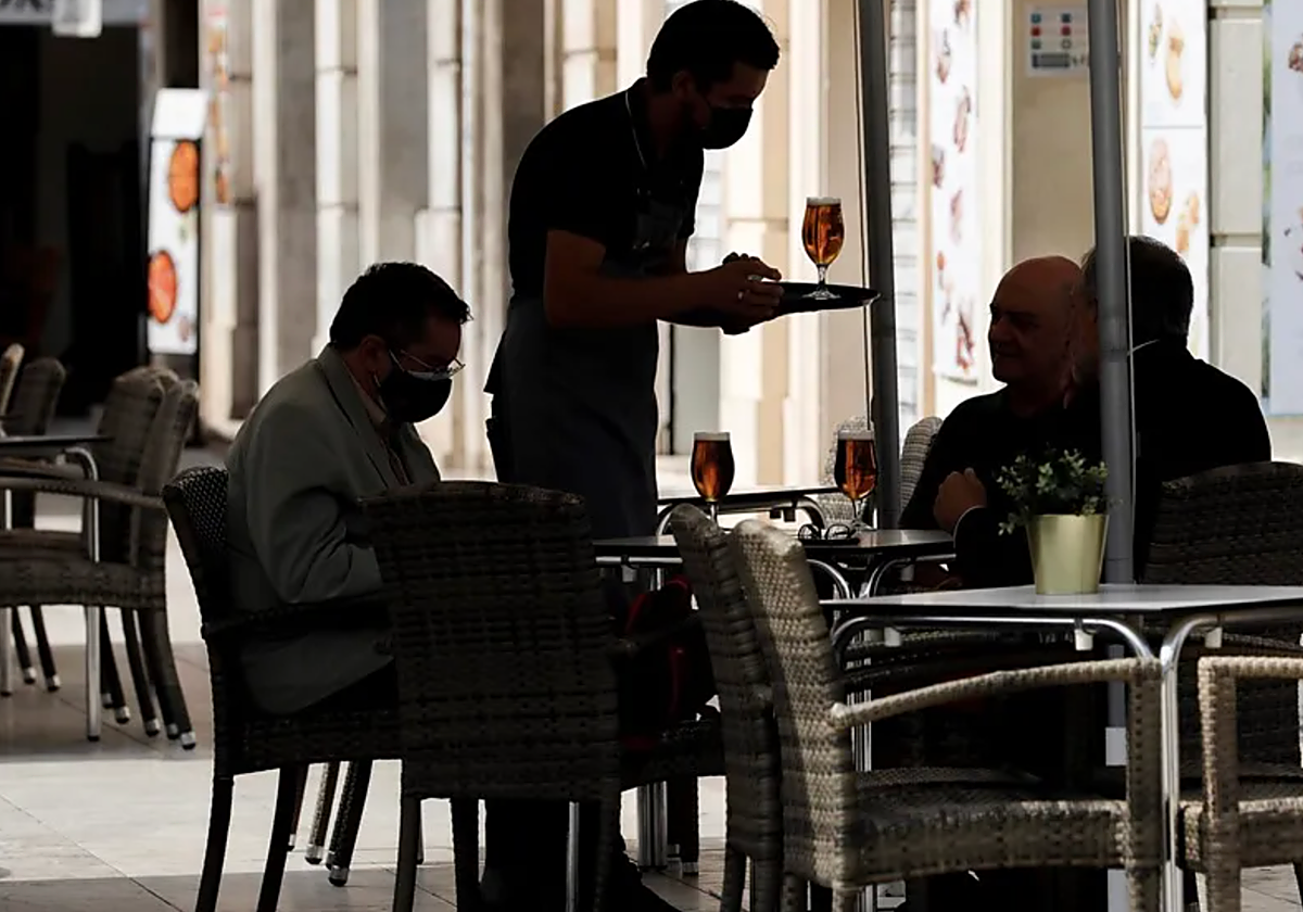 España cruza por primera vez la barrera de los 22 millones de ocupados