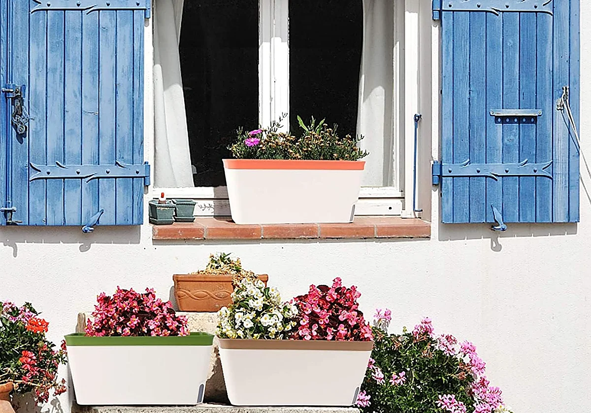 Olvídate de regar a diario con estas prácticas macetas de autorriego con sensor