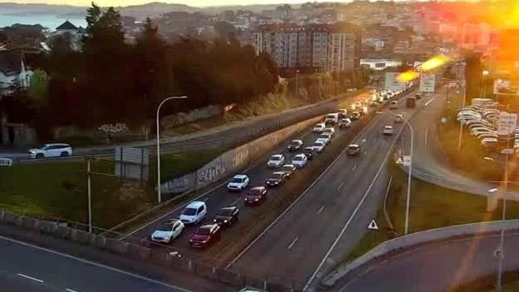 Un choque múltiple en Alfonso Molina, en A Coruña, deja retenciones kilométricas a primera hora