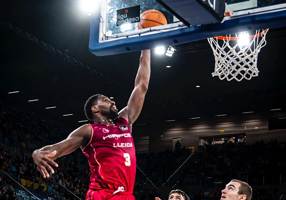 La exhibición de Ejim ante el Tenerife, un 'MVP' que 'escuece' al Unicaja