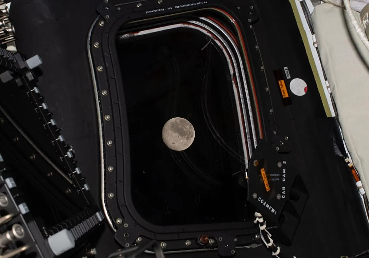 El hito de la misión a la Luna: seis horas contemplando su cara oculta