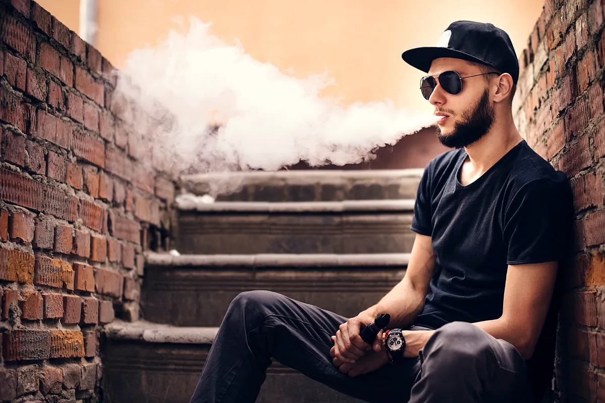 Científicos alertan del potencial del vapeo para producir cáncer de boca y pulmón