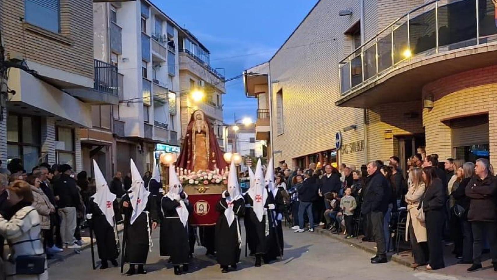 La foto de 'La Paqui' en la Semana Santa de Milagro 60 horas antes de plantar al Senado por "motivos de salud"