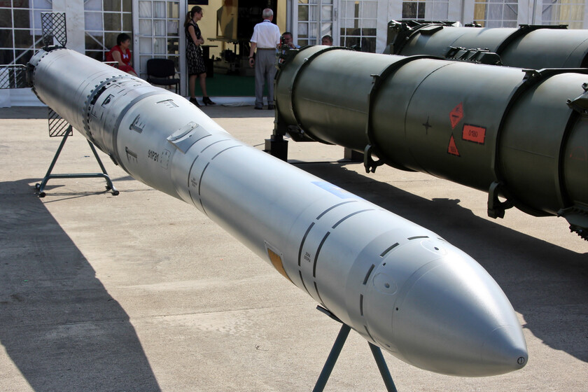 Ucrania ha encontrado la ruta europea que está armando a Rusia: filtros de cigarrillos que se convierten en misiles