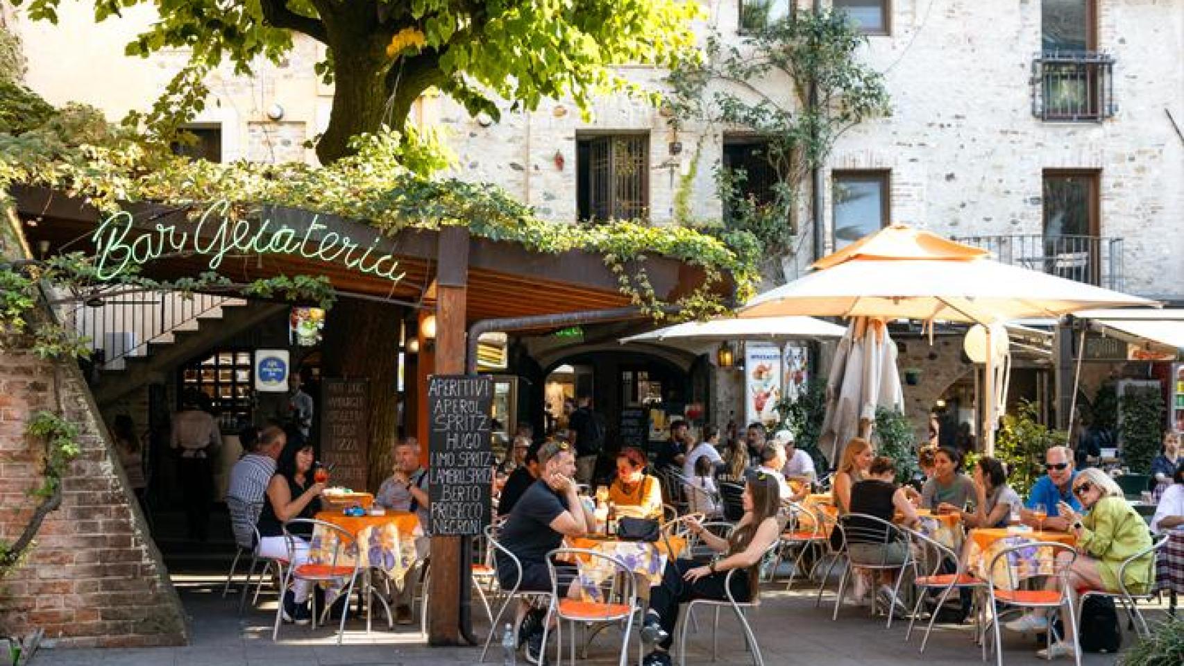 El empleo vuelve a subir con el ‘Spain is different’ de siempre: ladrillo, sol, playa y poca productividad