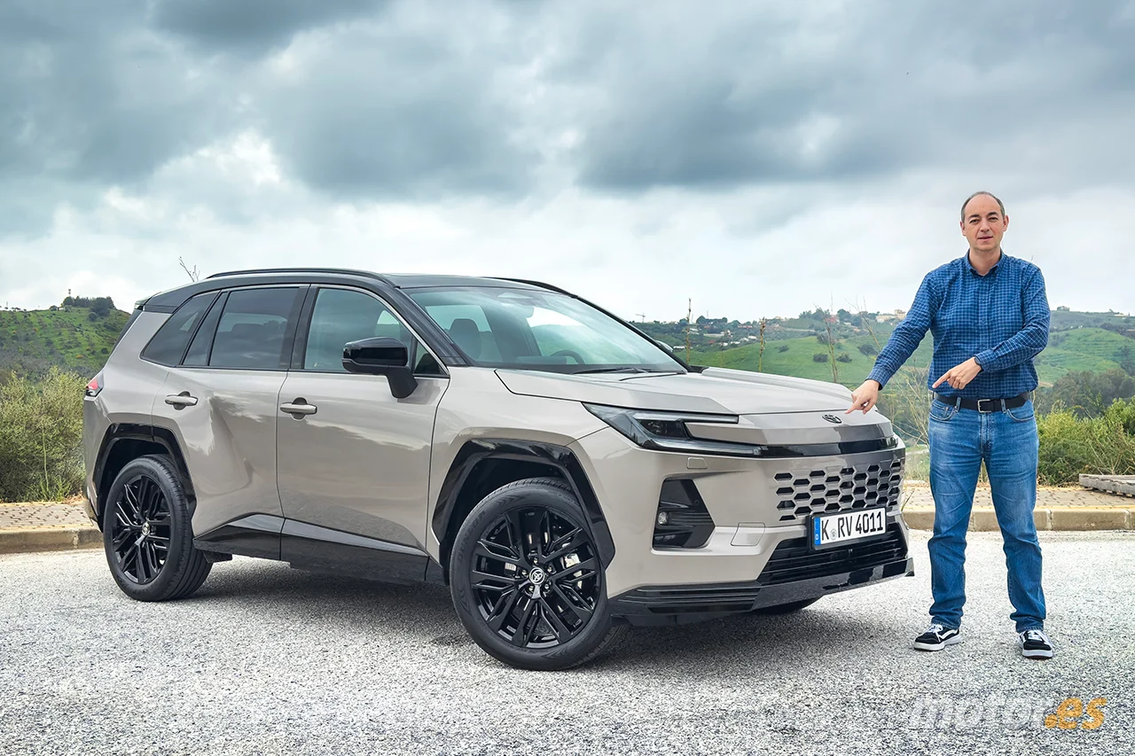 Me he subido al nuevo Toyota RAV4 y así es como domina el mercado de los híbridos