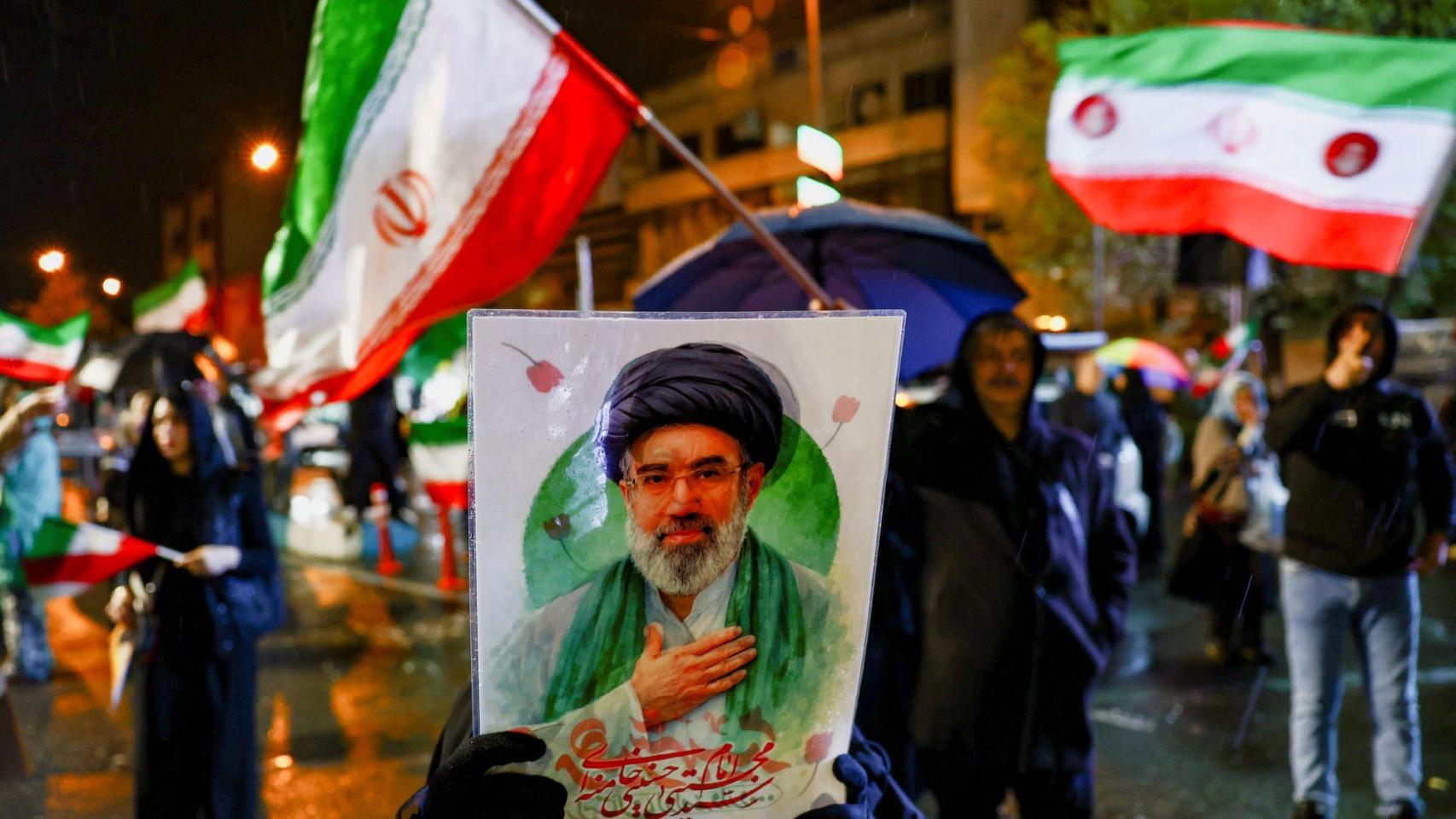 El nuevo líder supremo Jamenei II estaría "inconsciente" desde el bombardeo que mató a su padre: ¿quién manda en Irán?