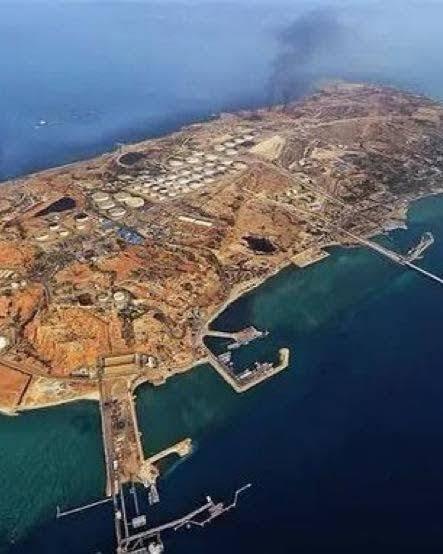 Estados Unidos ataca las defensas aéreas de la isla de Kharg