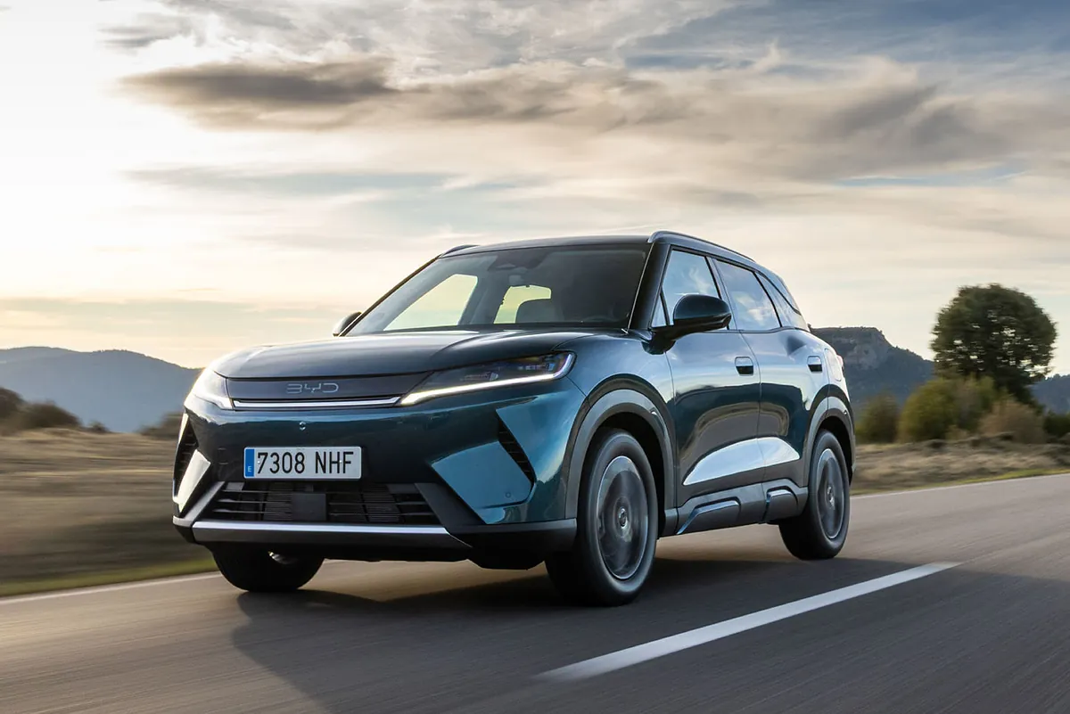 BYD arrebata a Mercedes el liderazgo en el mercado de los coches híbridos enchufables, el que más crece en España