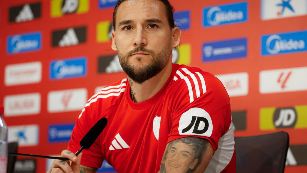 Gudelj: "Lo del aeropuerto fue un grupo de personas, pero en el estadio hay más y nos han apoyado siempre"