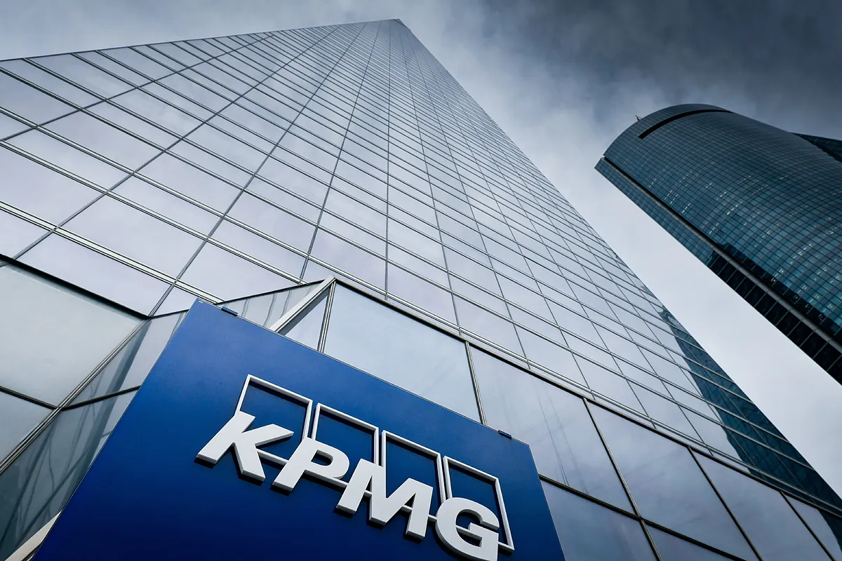 KPMG dispara la formación en IA para sus empleados