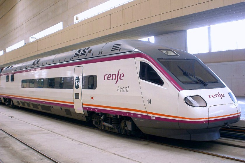"No hay plazas a 10 días": coger un tren para ir a trabajar a Barcelona o Girona se ha convertido en misión imposible
