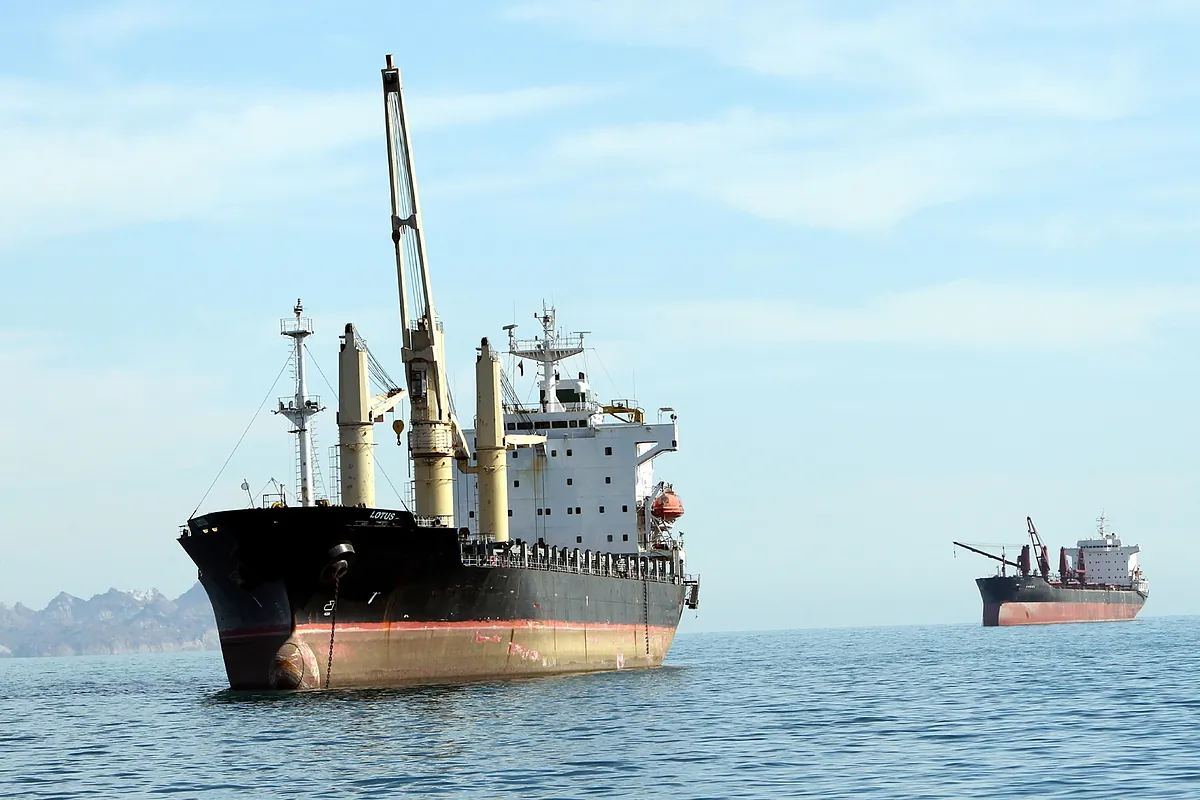 Irán cobrará una tasa en criptomonedas a los buques que crucen Ormuz durante la tregua