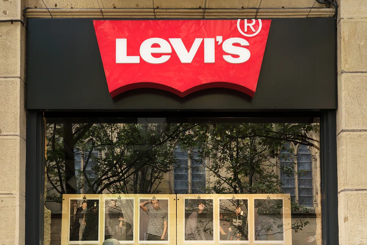 Levi Strauss gana un 30% más, mejora previsiones y vuela en Bolsa
