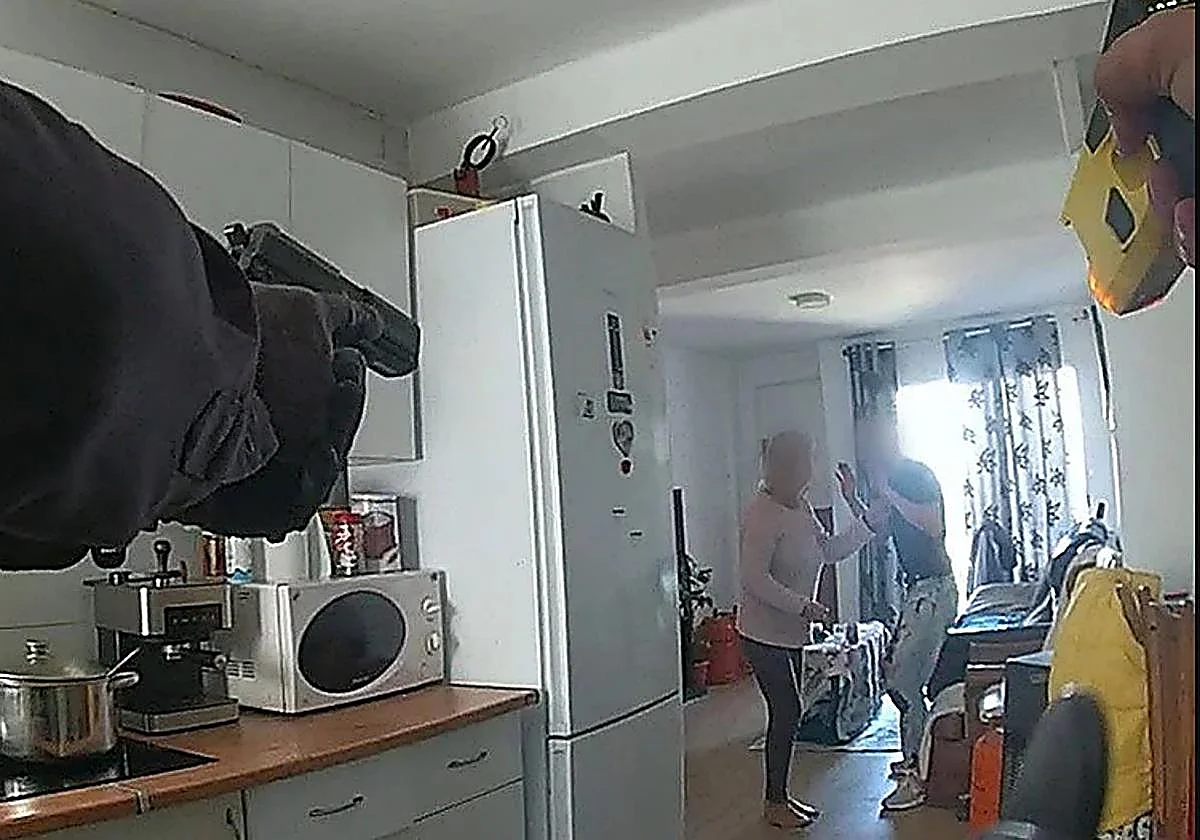 ¿Un brutal asesinato en familia o una legítima defensa ante el allanamiento y ataque de un vecino enfurecido?