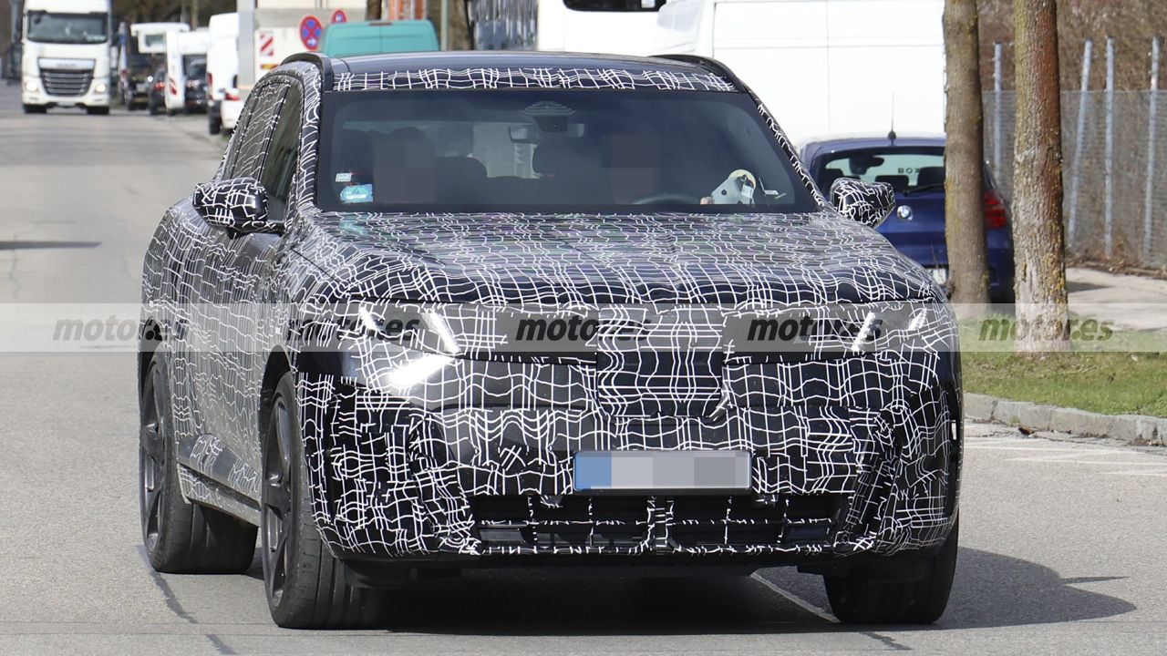 BMW empieza a destapar el nuevo iX5 M70: casi 700 CV eléctricos y 700 km de autonomía