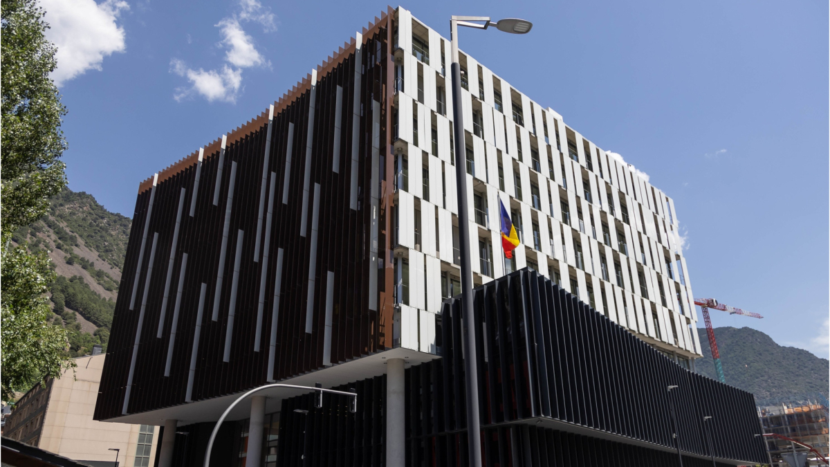 El juez andorrano cita a los siete futbolistas como testigos para esclarecer el caso de contrabando de relojes de alta gama