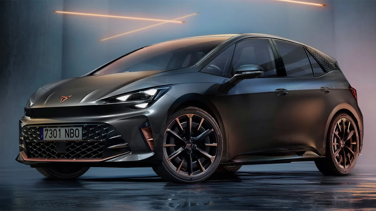 El CUPRA Born 2026 ya tiene precio, desde 37.990 € y hasta 326 CV para mirar de frente al BYD Dolphin